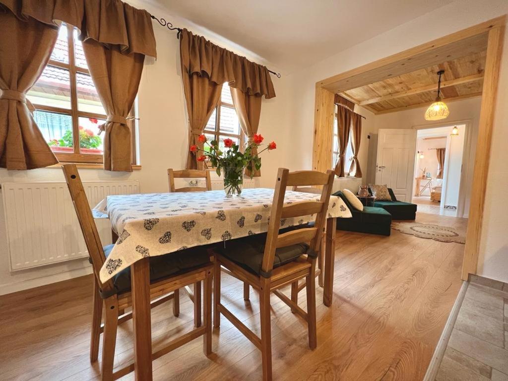 Victoria Gasthaus Rasnov - Charming Vacation House In Rasnov Extérieur photo
